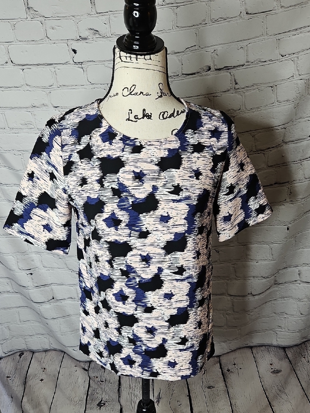 Suncoo Louise Black/Blue/Pink Floral Short Sleeve Top Exposed Zip Size XS